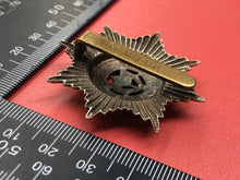 Charger l&#39;image dans la galerie, Genuine British Army Cheshire Regiment Cap Badge
