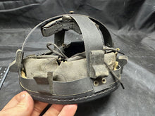 Charger l&#39;image dans la galerie, Original WW2 British Army Mk2 Helmet Liner &amp; Screw Set - Size 7 - 1943 Dated
