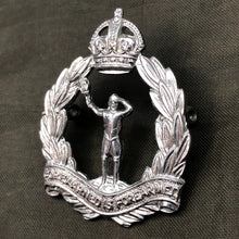 Load image into Gallery viewer, Original British Army Cap/Beret Badge - Royal Observer Corps - The Militaria Shop
