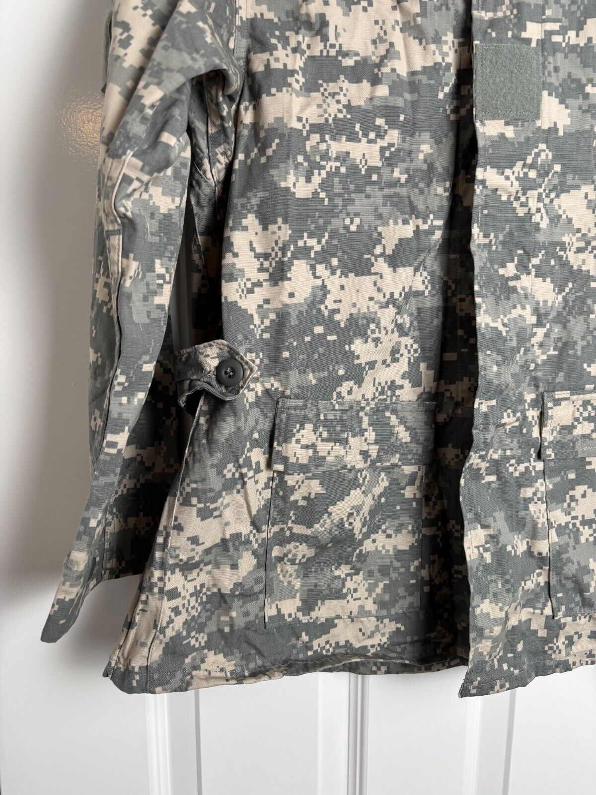 Surplus US Army ACU Combat Uniform Jacket-6R - The Militaria Shop