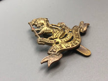 Charger l&#39;image dans la galerie, Original WW1 British Army The West Riding Regiment Cap Badge
