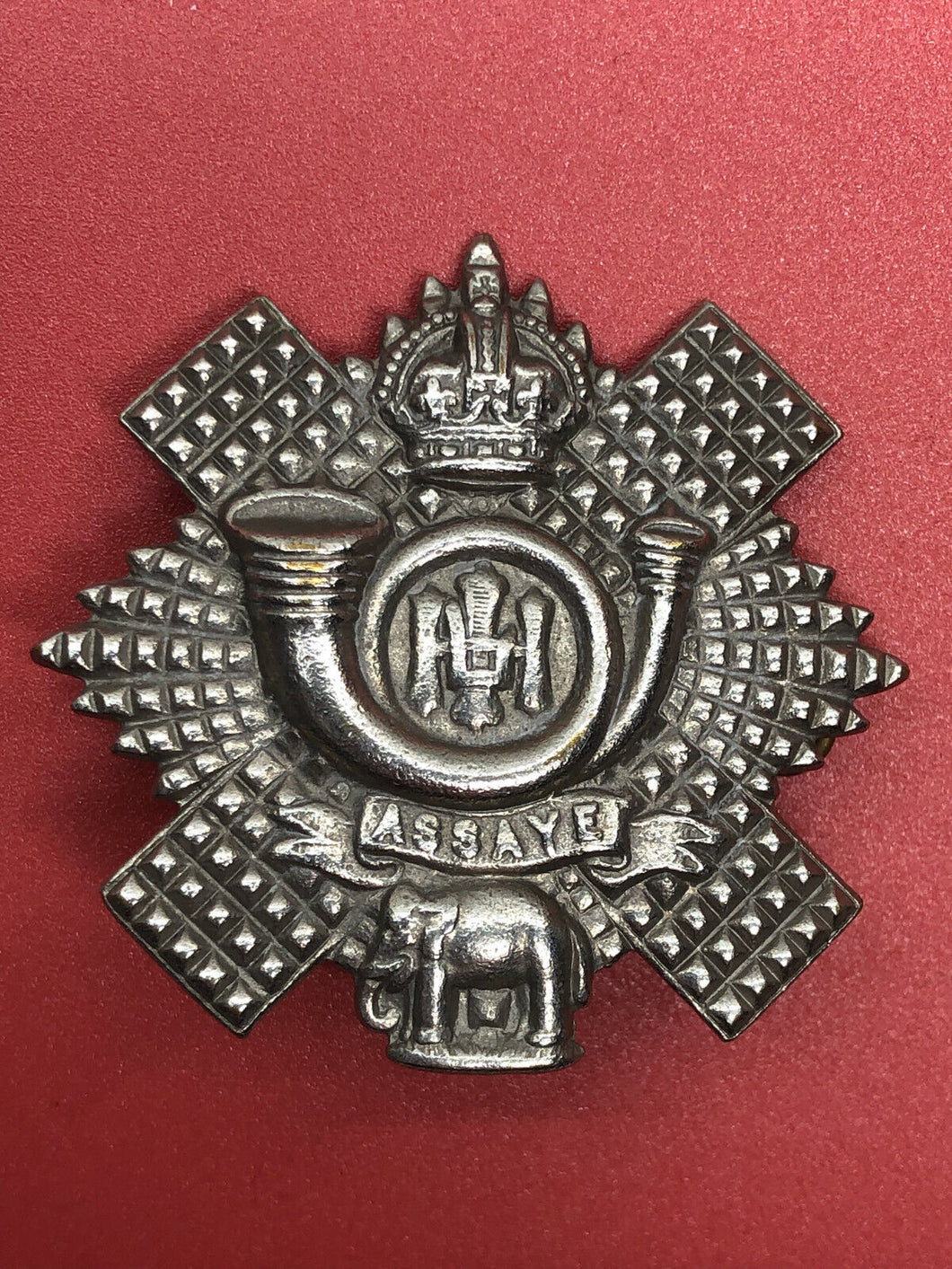 Original WW2 British Army Kings Crown Cap Badge - Highland Light Infantry