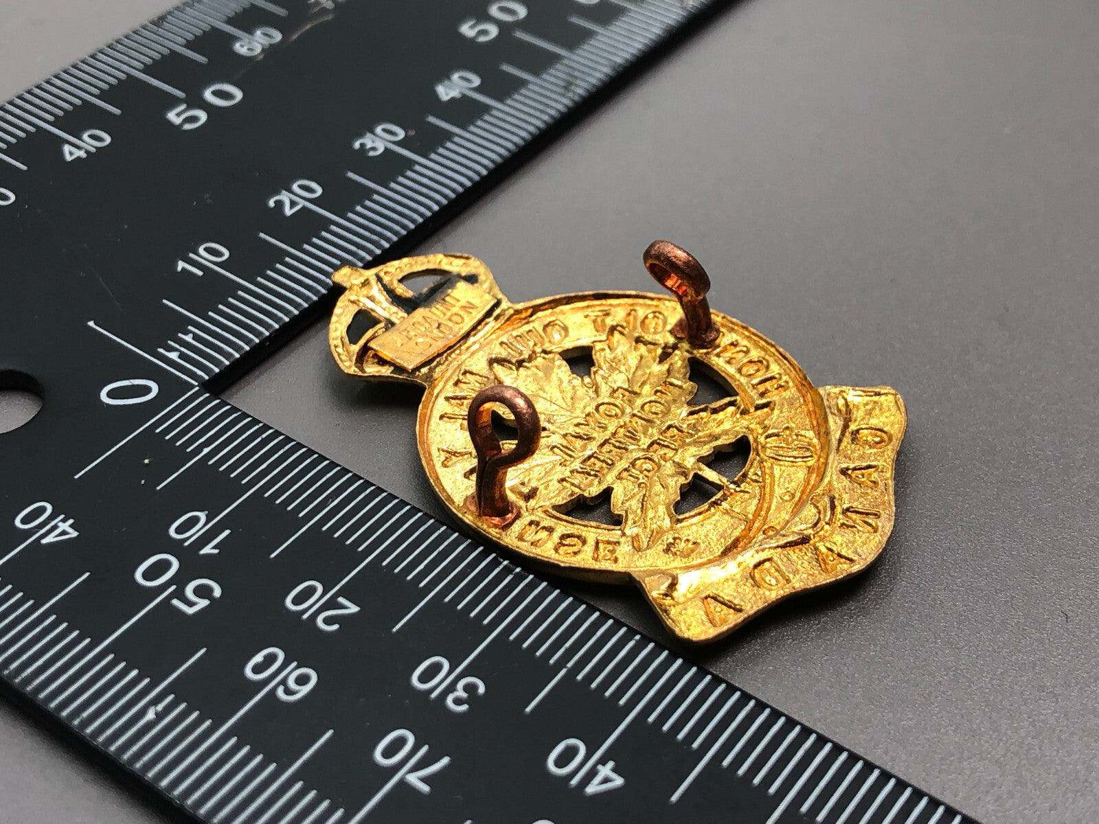 Genuine Canadian Army Royal Montreal Regiment Cap Badge - The Militaria Shop
