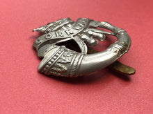 Charger l&#39;image dans la galerie, Original WW1/WW2 British Army Cornwall Light Infantry Cap Badge
