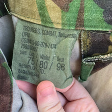 Charger l&#39;image dans la galerie, British Army DPM Camouflaged Temperate Trousers - 75/80/96 - Vintage Clothing
