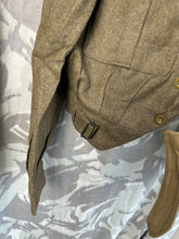 Lade das Bild in den Galerie-Viewer, Original British Army Battledress Jacket - Size 13 - 39&quot; Chest
