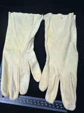 Charger l&#39;image dans la galerie, Original RAF Royal Air Force Chamois Inner Flying Gloves - WW2 Pattern
