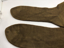 Charger l&#39;image dans la galerie, Genuine British Army Polyester Khaki Socks Size 11 1/2  1965 Dated New Old Stock
