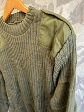 Charger l&#39;image dans la galerie, New Old Stock - Genuine British Army Commando Heavy Pull Over Jumper - 36&quot; Chest
