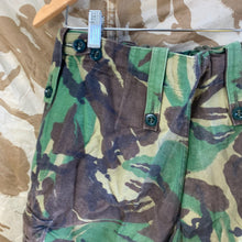 Charger l&#39;image dans la galerie, British Army DPM Camouflaged Temperate Trousers - 80/80/96 - Vintage Clothing
