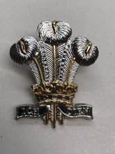 Charger l&#39;image dans la galerie, Genuine British Army Cap Badge - Royal Regiment of Wales
