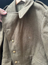 Lade das Bild in den Galerie-Viewer, Original British Army Overcoat Greatcoat - 41&quot; Chest
