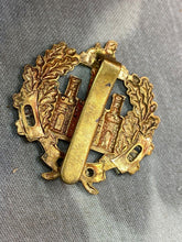 Load image into Gallery viewer, Original British Army WW1 / WW2 The Essex Regiment Cap Badge
