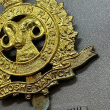 Lade das Bild in den Galerie-Viewer, Rocky Mountain Rangers - Kloshe Nanitch - Genuine Canadian Army Cap Badge
