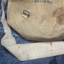 Lade das Bild in den Galerie-Viewer, Original WW2 British Army 1943 Dated 6 Pdr Carry Bag
