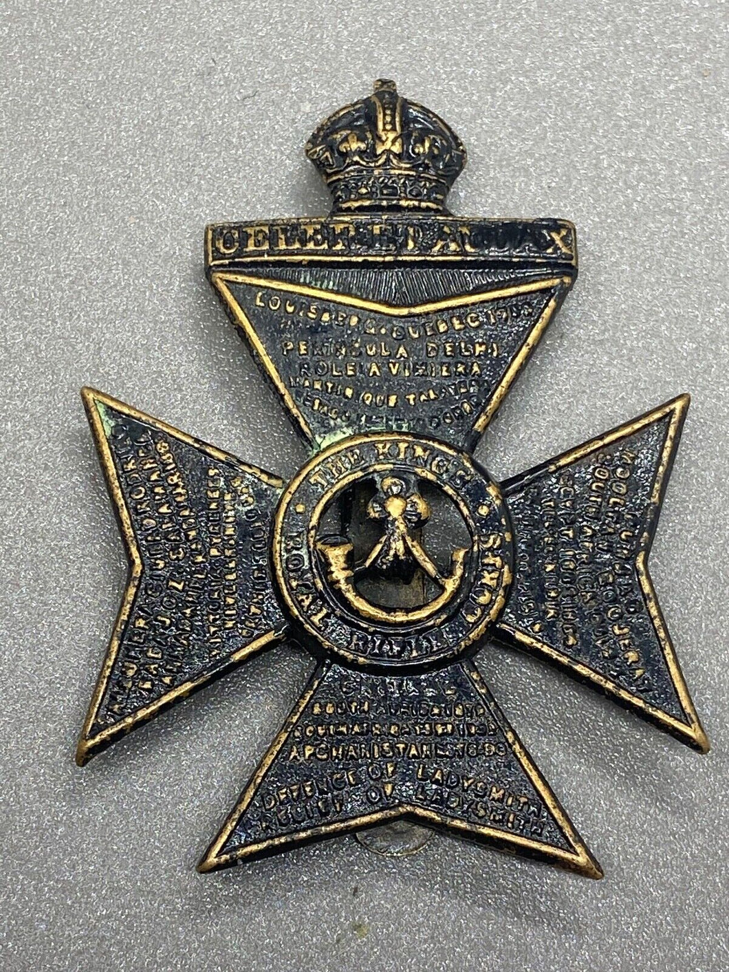 Mützenabzeichen des Regiments des King's Royal Rifle Corps der britischen Armee aus dem 1. Weltkrieg – Original 