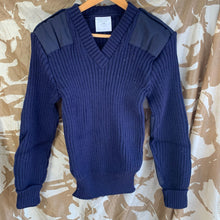 Lade das Bild in den Galerie-Viewer, Genuine British RAF Royal Navy Blue Wool V-Neck Pullover Jersey - 94cm Chest
