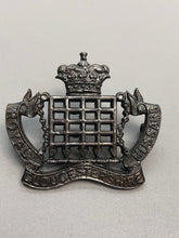 Lade das Bild in den Galerie-Viewer, Original WW1 British Army Royal Gloucestershire Hussars Cap Badge
