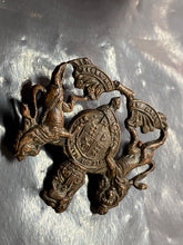 Load image into Gallery viewer, Original British Army WW1 General Service Bronze Collar Badge
