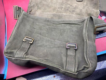 Charger l&#39;image dans la galerie, Original WW1 British Army 1908 Pattern Side Bag in Excellent Condition
