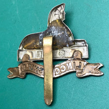 Load image into Gallery viewer, Original British Army Cap Badge - The Lincolnshire Regiment
