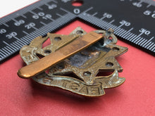 Charger l&#39;image dans la galerie, Original WW2 British Army Easy Surrey Regiment Cap Badge
