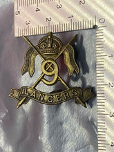 Lade das Bild in den Galerie-Viewer, Original WW1 British Army 9th Lancer&#39;s Collar Badge
