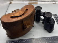 Charger l&#39;image dans la galerie, Original WW1 / WW2 British Army Binoculars in Case. London Maker &amp; WD Marked
