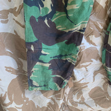 Lade das Bild in den Galerie-Viewer, British Army DPM Camouflaged Temperate Trousers - 76/80/96 - Vintage Clothing
