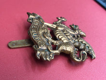 Lade das Bild in den Galerie-Viewer, Original WW2 British Army Buffs (Royal East Kent Regiment) Cap Badge
