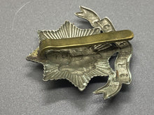 Lade das Bild in den Galerie-Viewer, Original WW1 British Army Cheshire Regiment Cap Badge
