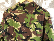 Charger l&#39;image dans la galerie, Genuine British Army DPM Lightweight Combat Jacket - Size 160/96
