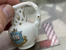 Lade das Bild in den Galerie-Viewer, Original Vintage Crested China Ware Jug - Ryde - Isle of Wight
