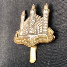 Lade das Bild in den Galerie-Viewer, Original WW2 British Army Cap Badge - Cambridgeshire Regiment - The Militaria Shop
