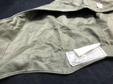 Charger l&#39;image dans la galerie, Original WW2 US Army M-1943 Field Jacket Hood - Size Large
