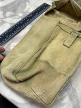 Charger l&#39;image dans la galerie, Original WW2 British Army 37 Pattern Bren Pouch Tan Khaki - 1944 Dated
