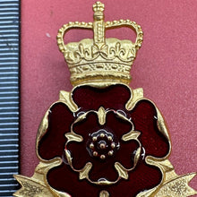 Charger l&#39;image dans la galerie, Genuine British Army Queen&#39;s Lancashire Regiment Cap Badge
