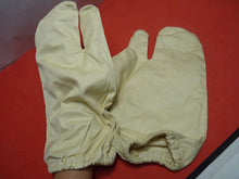 Load image into Gallery viewer, Original WW2 British Army Gunners Winter White Gloves - Dated 1942
