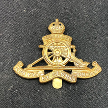 Load image into Gallery viewer, Original WW2 British Army Cap Badge - Royal Artillery - The Militaria Shop
