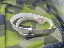 Load image into Gallery viewer, Original British Army Guards Division White Ceremonial Rifle Sling - The Militaria Shop
