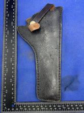 Lade das Bild in den Galerie-Viewer, Vintage Pistolenholster aus schwarzem Leder 
