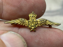 Charger l&#39;image dans la galerie, Original British Royal Air Force King&#39;s Crown RAF Sweetheart Brooch
