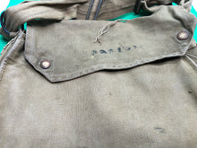 Charger l&#39;image dans la galerie, Original WW2 British Army Soldiers Gas Mask Bag
