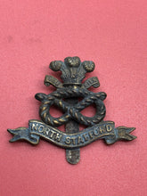 Lade das Bild in den Galerie-Viewer, Original WW2 British Army North Stafford Cap Badge
