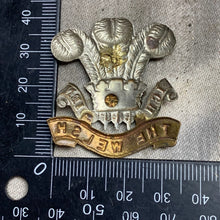 Lade das Bild in den Galerie-Viewer, Original WW2 British Army Welch Regiment Cap Badge
