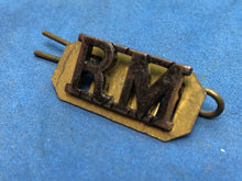 Lade das Bild in den Galerie-Viewer, Original WW1/WW2 Brass British Royal Navy Shoulder Title - RM Royal Marines
