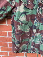 Lade das Bild in den Galerie-Viewer, Original British Army 1968 Pattern Combat Smock Jacket - Size 2 - 40&quot; Chest
