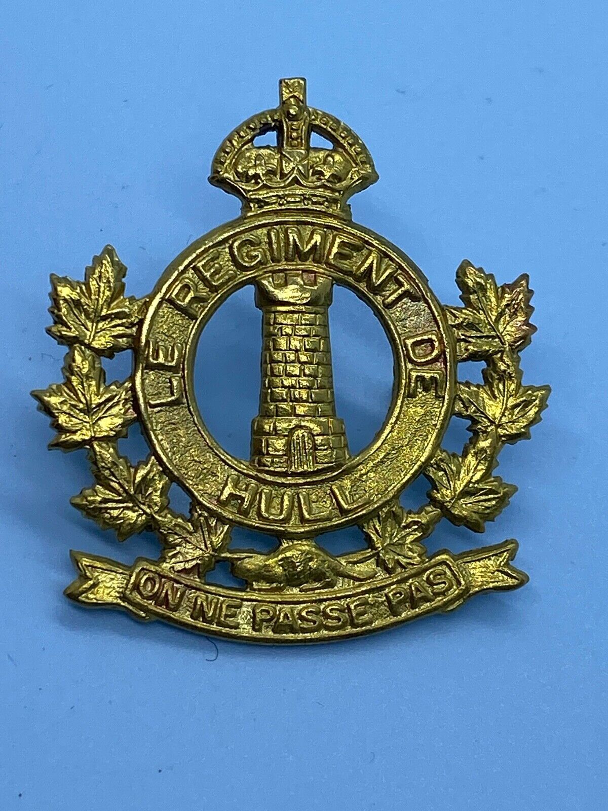 Original Canadian Army - Le Regiment of Hull Cap Badge - The Militaria Shop