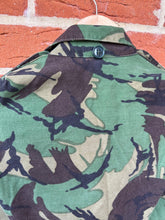 Charger l&#39;image dans la galerie, Original British Army 1968 Pattern Combat Smock Jacket - 34&quot; Chest - Unusual
