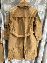 Lade das Bild in den Galerie-Viewer, Original British Army Women&#39;s Land Army WLA Mackintosh Overcoat - WW2 Pattern
